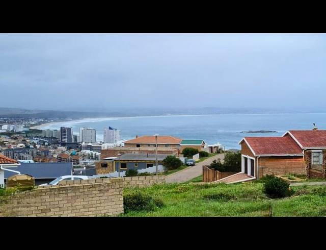 6 BEDROOM HOUSE FOR SALE IN MOSSEL BAY EXT 26